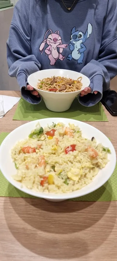 Nouilles Sautées Au Boeuf Riz Sauté Aux Crevettes